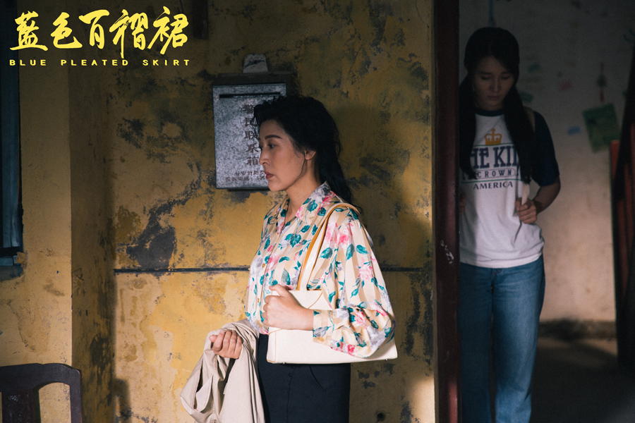 蓝特儿对母亲充满不接与恨意