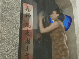 看图请补充全句：“傅文佩，开门哪！_____！”