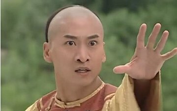下图中，尔康当时在说什么？