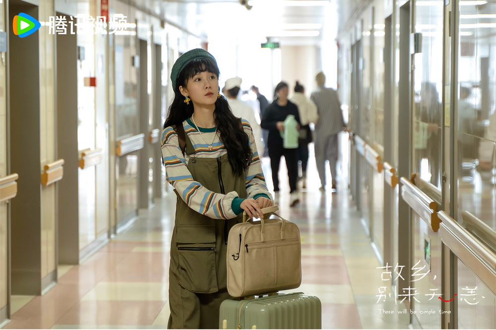 王子璇饰董家希重返故乡 王子璇饰董家希重返故乡