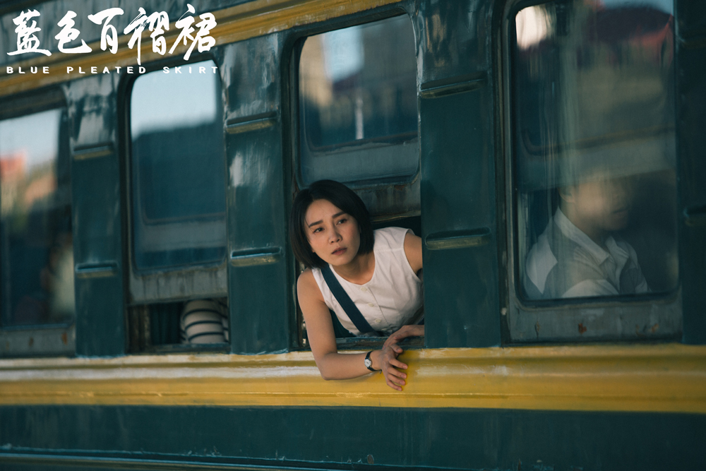 蓝特儿登上去往北京的列车