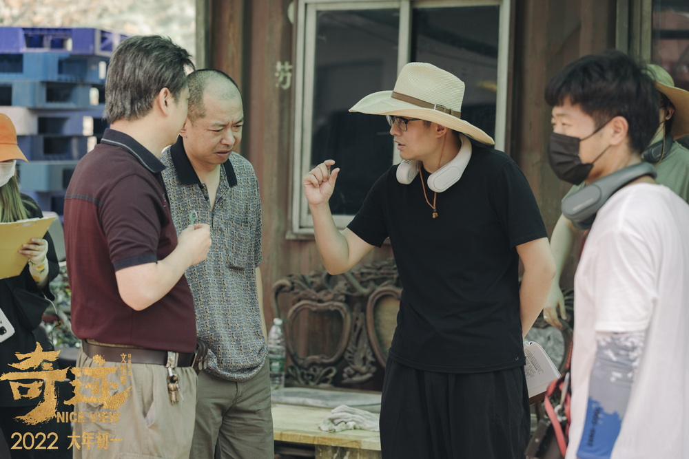 文牧野与田雨、岳小军现场交流沟通
