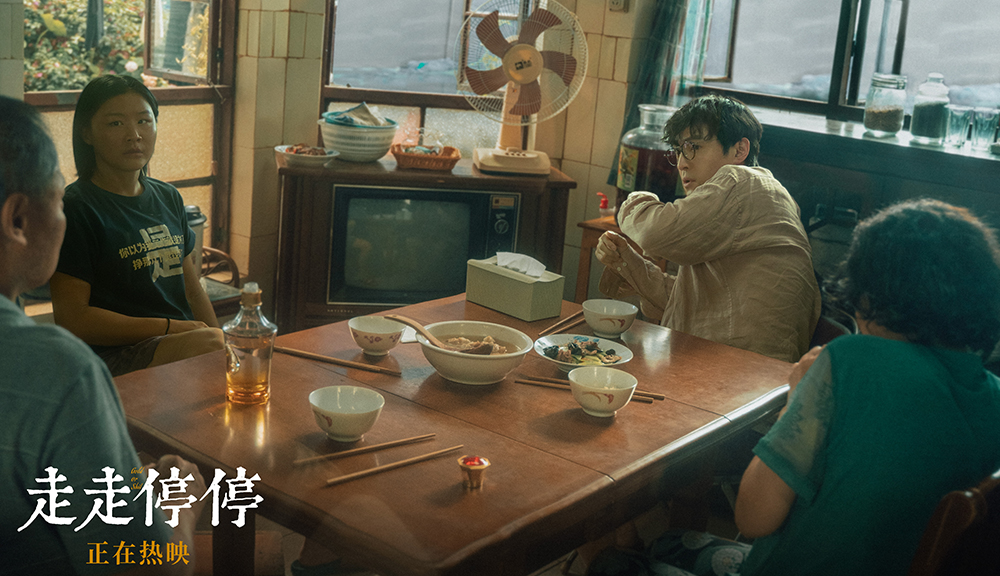 4-饭桌戏群像剧照