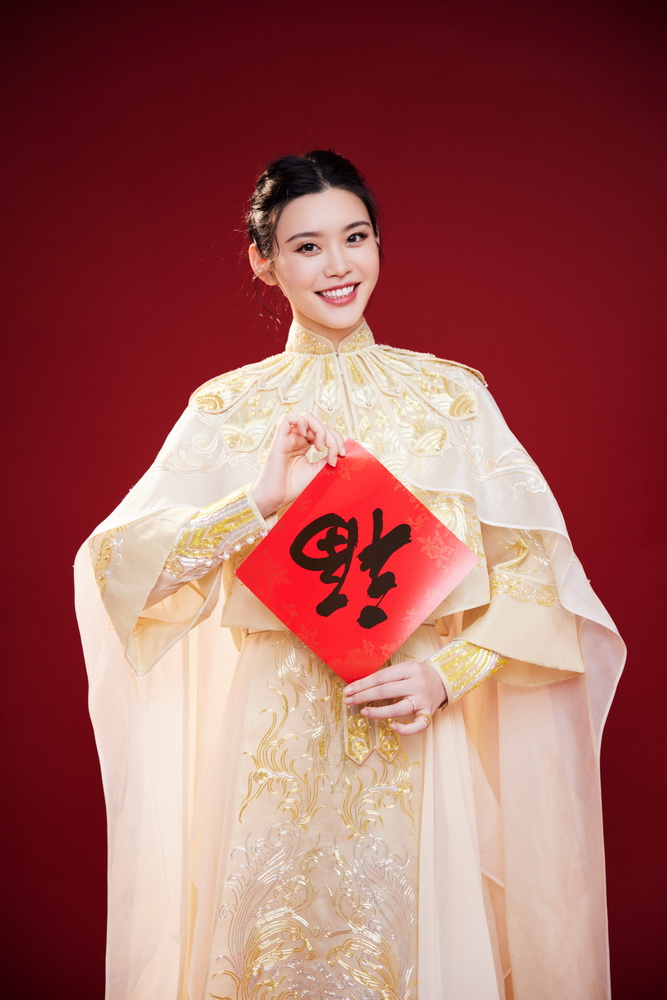 奚梦瑶首登春晚送福