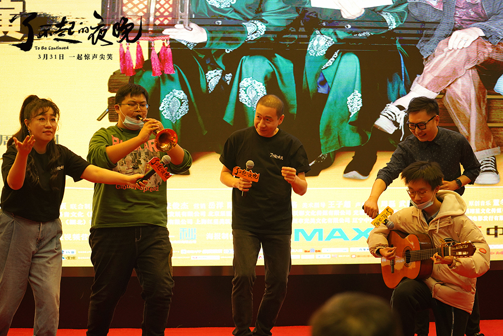 梁龙与学生共同演绎惊喜推广曲《仙儿》