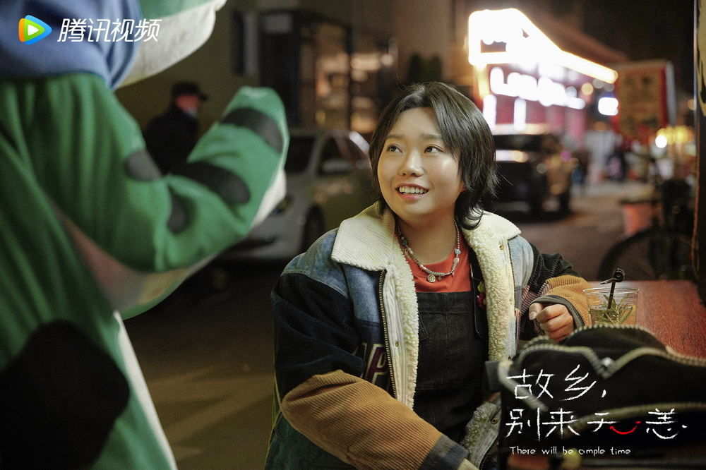 李雪琴饰街道办公务员吴芸