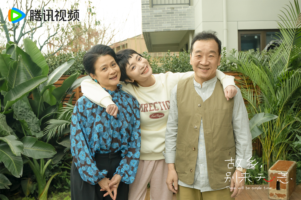 史策穆丽燕刘亚津合影