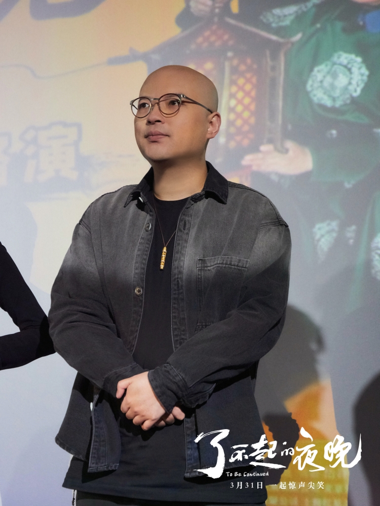 监制易小星倾听学生发言