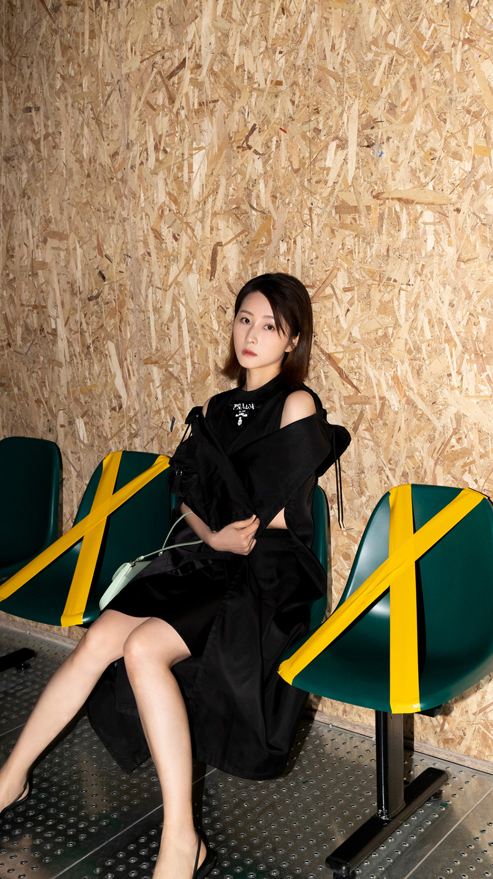 演员吕星辰受邀参加prada晚宴 探索时代舞台力量